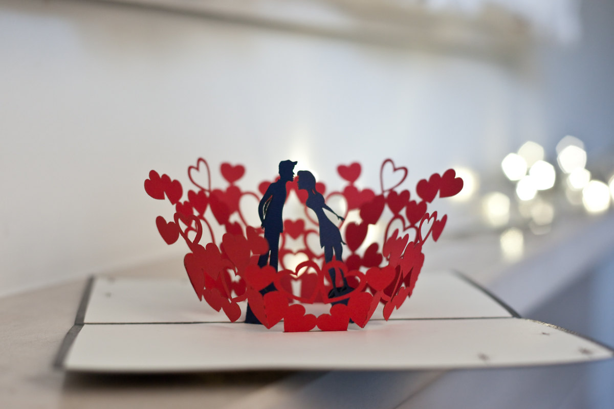 CÁCH LÀM THIỆP VALENTINE ĐÍNH NỤ HÔN 3D LÃNG MẠN